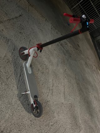 Patinete Eléctrico Blanco con Candado