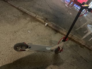 Patinete Eléctrico Blanco con Candado