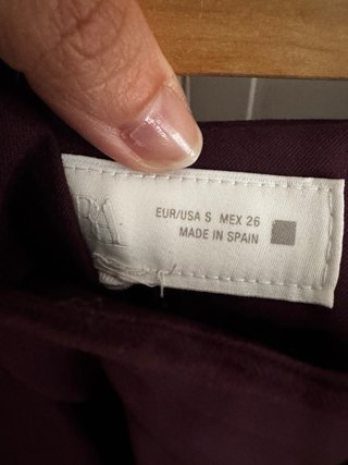Pantalón morado de Zara, talla S