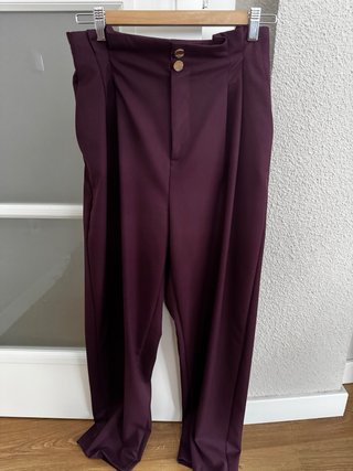 Pantalón morado de Zara, talla S