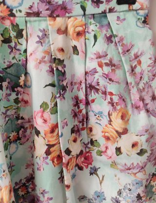 Falda corta floral Stradivarius T.38