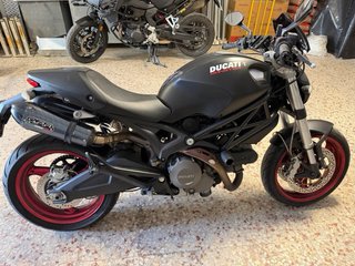 Ducati Monster 696 Negra