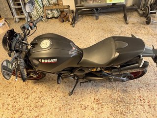 Ducati Monster 696 Negra