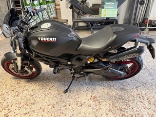 Ducati Monster 696 Negra