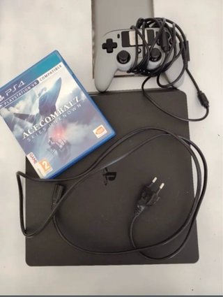 PS4 (PlayStation 4) Negra + Ace Combat 7