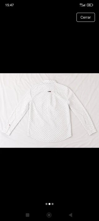 Camisa blanca de hombre con puntos