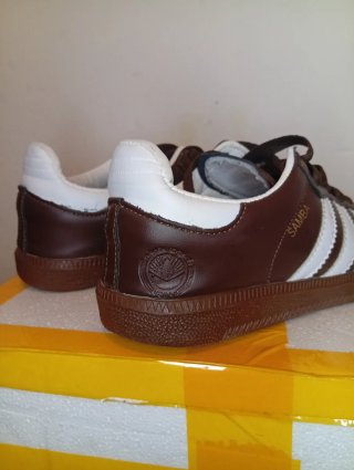 Adidas Samb marrones
