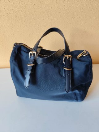 Bolso Bimba y Lola azul marino.