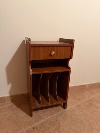 Mueble vinilos tocadiscos antiguo