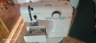 Máquina de coser Lervia