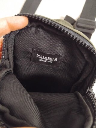 Bandolera Pull&Bear verde y negra nueva