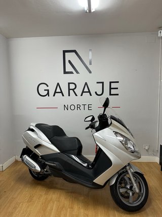 Peugeot Satelis 300 Maxi Scooter