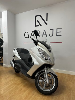 Peugeot Satelis 300 Maxi Scooter