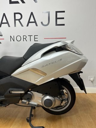 Peugeot Satelis 300 Maxi Scooter