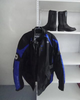 Chaqueta de moto Bering Negra y Azul y botas n° 41
