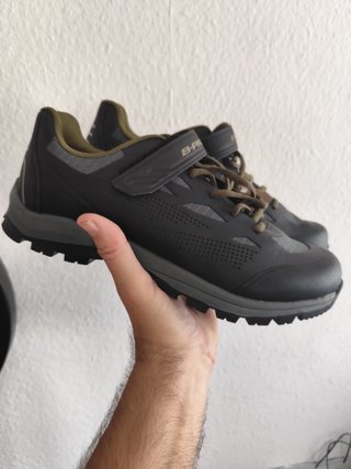 Zapatos Ciclismo MTB N°43,  NUEVOS ESTRENAR 24€