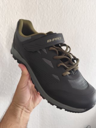 Zapatos Ciclismo MTB N°43,  NUEVOS ESTRENAR 24€