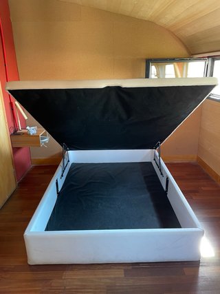 Materasso in memory foam con base contenitore