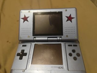 Nintendo DS Plata con pegatinas