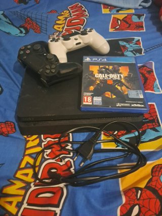 PS4 (PlayStation 4) Negra + Call of Duty