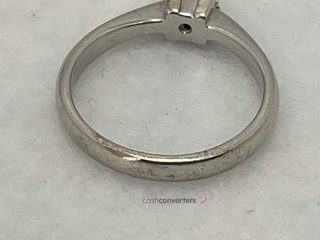 anillo oro 18k con piedra con diamante
