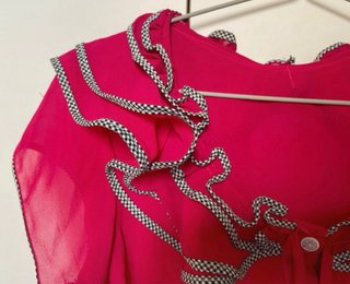 Blusa fucsia volantes ribete Vichy