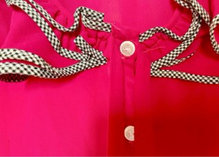 Blusa fucsia volantes ribete Vichy