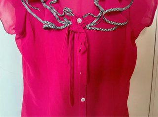 Blusa fucsia volantes ribete Vichy