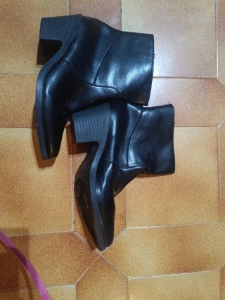 Botines negros de tacón
