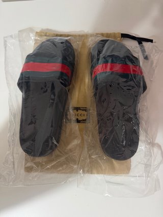 Chanclas Gucci Negras con Rayas Verdes y Rojas