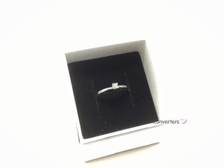 anillo oro 18k con piedra con diamante