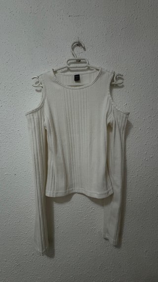 Top blanco hombros descubiertos
