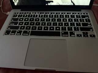 MacBook Pro 13 Argento con Caricatore