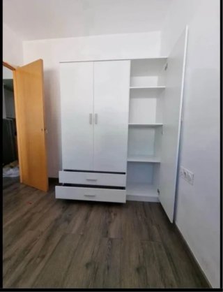 Ultimi armadi in offerta! Scopri la nostra selezione esclusiva di armadi, progettati per ottimizzare lo spazio e portare eleganza alla tua casa.