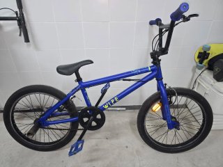 Bicicleta BMX azul