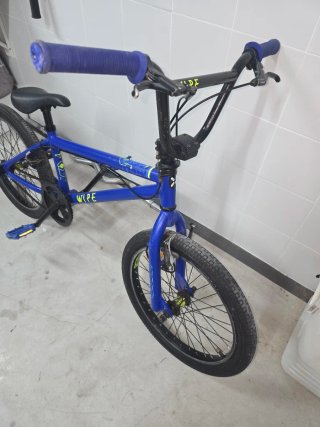 Bicicleta BMX azul