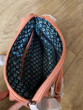 Bolso de hombro salmón con trenzado