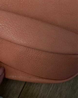Bolso de hombro salmón con trenzado