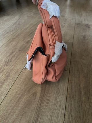 Bolso de hombro salmón con trenzado