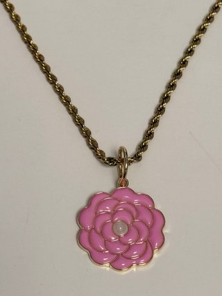 Collar Chanel Camelia y Cordón Dorado