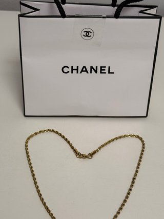 Collar Chanel Camelia y Cordón Dorado