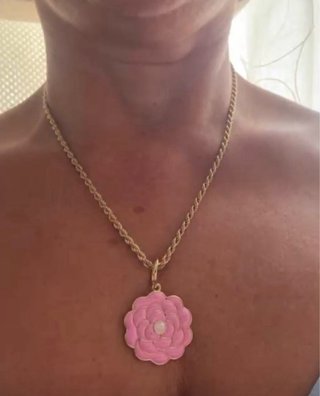 Collar Chanel Camelia y Cordón Dorado