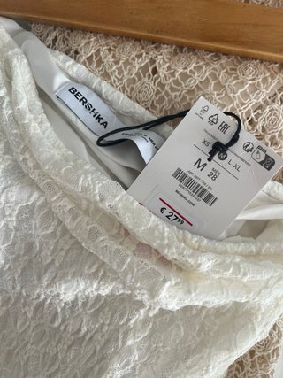 Falda larga de encaje Bershka etiquetas 28€