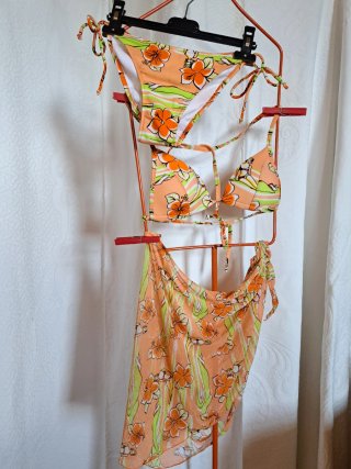 Set Bikini e Pareo Floreale