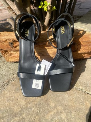 Sandalias tacón Zara Talla 40 Negras