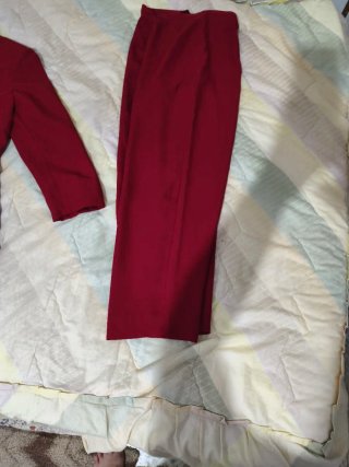 Traje de chaqueta y pantalón rojo
