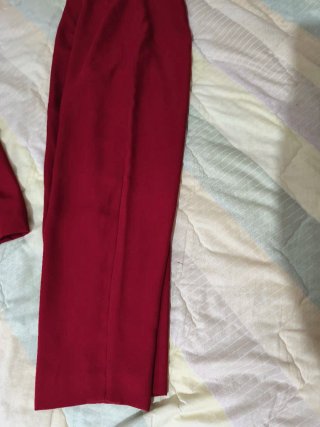 Traje de chaqueta y pantalón rojo