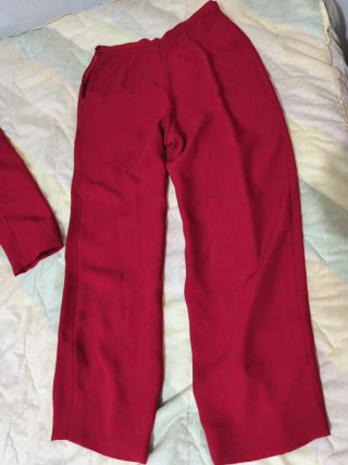 Traje de chaqueta y pantalón rojo