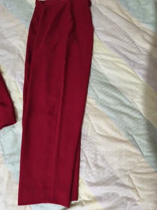 Traje de chaqueta y pantalón rojo