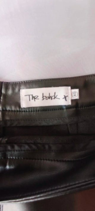 Falda mini efecto piel negra The Bohck